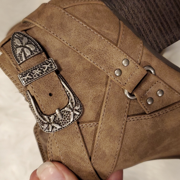 Indigo rd. Booties size7. Like New! - Picture 9 of 10